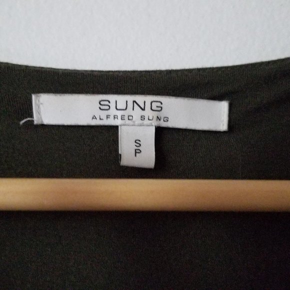 SUNG - Size Small Olive Green Ruched Cowl Neck Top - Picture 5 of 5